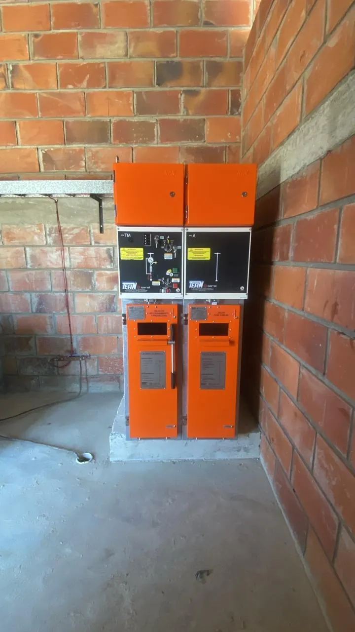 Celdas de media tensión para cables y protección en un cuarto de transformación