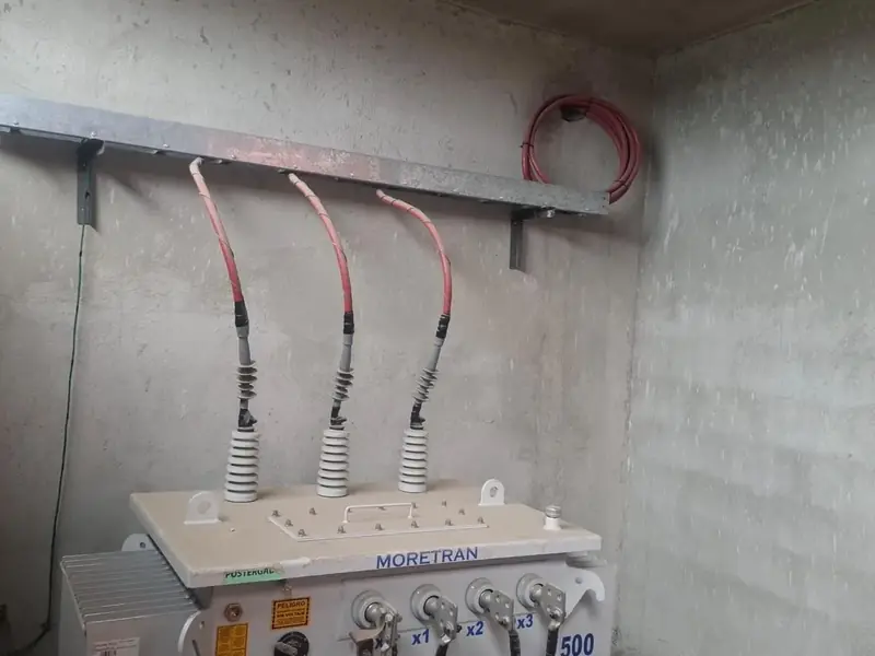 Transformador de 500 kVA en cuarto de transformación